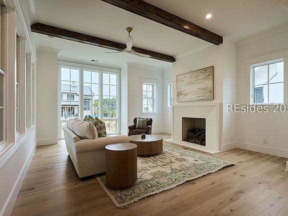 3rd image of 14 Lyonia St