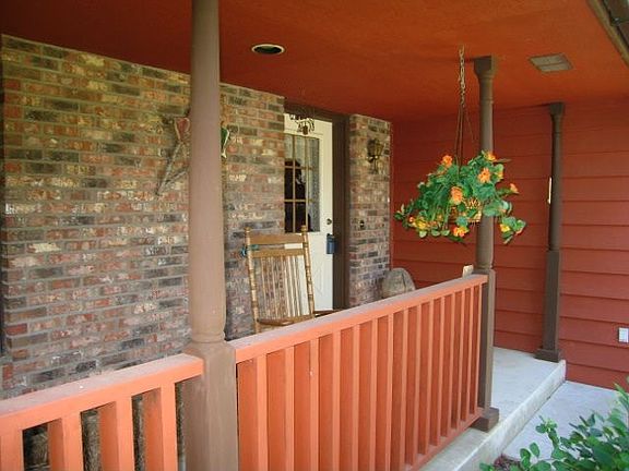Inviting front entry