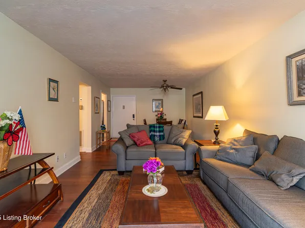 165 Thierman Ln APT 213, Saint Matthews, KY 40207