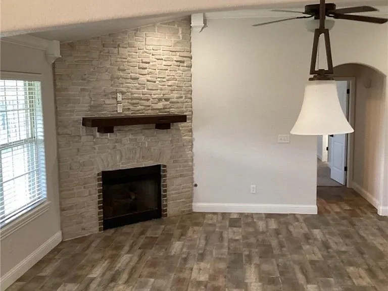 1150 Coventry Ln — Photo 6
