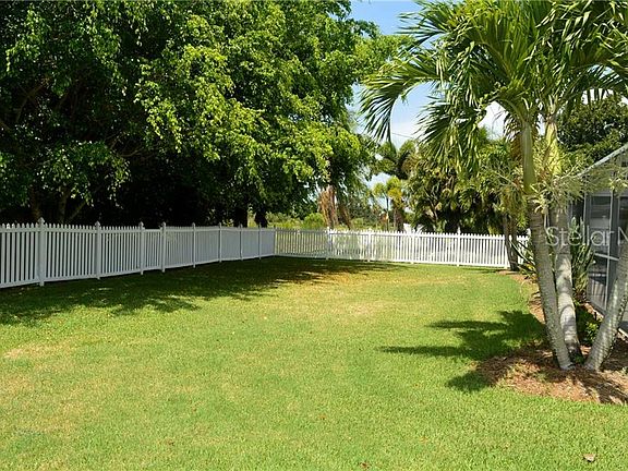 4th image of 3128 Gulf Gate Dr
