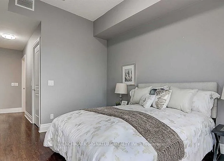 1 Upper Duke Cres #901 — Photo 15