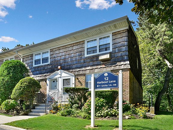 3rd image of 12 Harbour Ln APT 9B