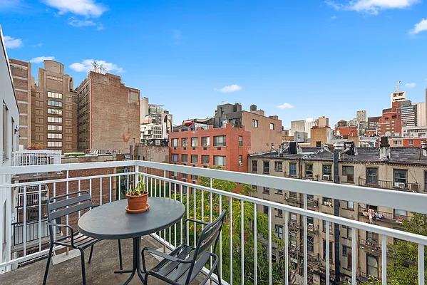 Sold by Compass | media 12