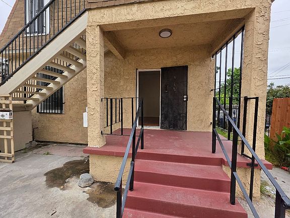 2nd image of 1219-1223 N Olive Ave #1221