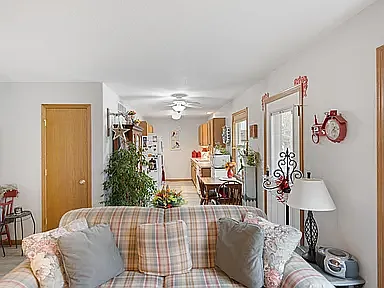 506 Larkspur Ln — Photo 9