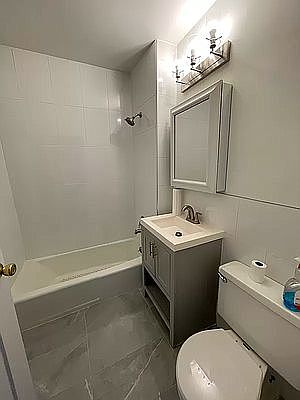 5th image of 207 E 37th St #4N
