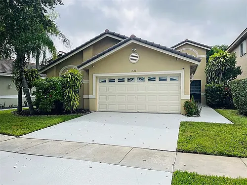 17682 SW 5th St Photo 1