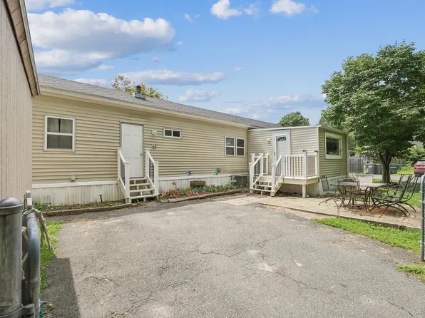 75 S Polcy Street #45, Salem, NH 03079