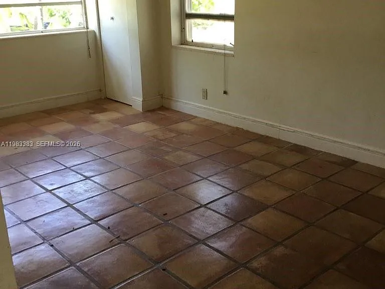 8927 Hawthorne Ave — Photo 14