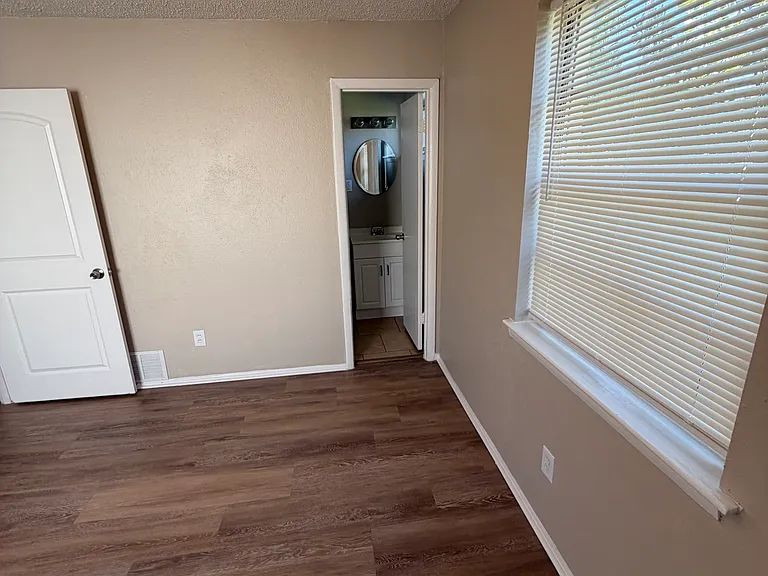 4871 Bedford Dr — Photo 16
