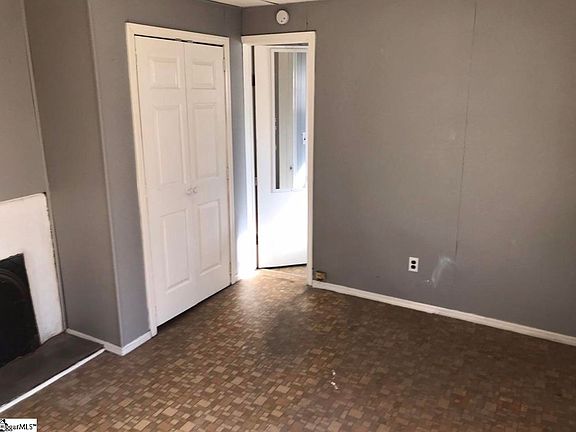 2nd image of 233 Cater St