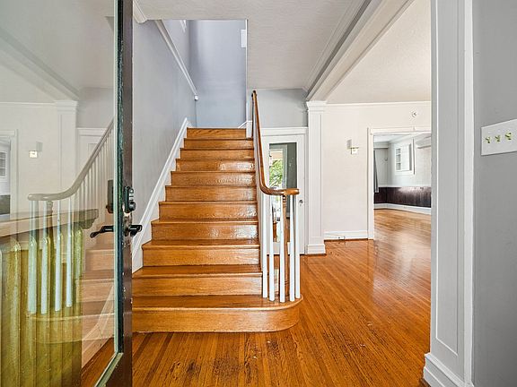 5th image of 2408 Rosewood Ave