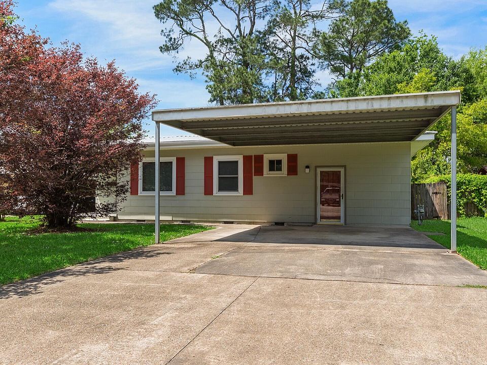 1st image of 809 Prioux St