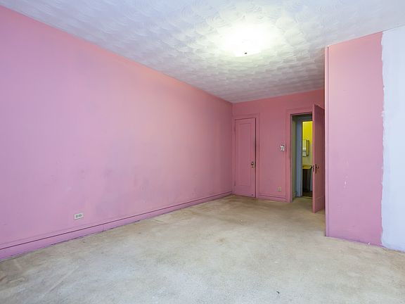 3rd image of 6802 S Crandon Ave APT 1