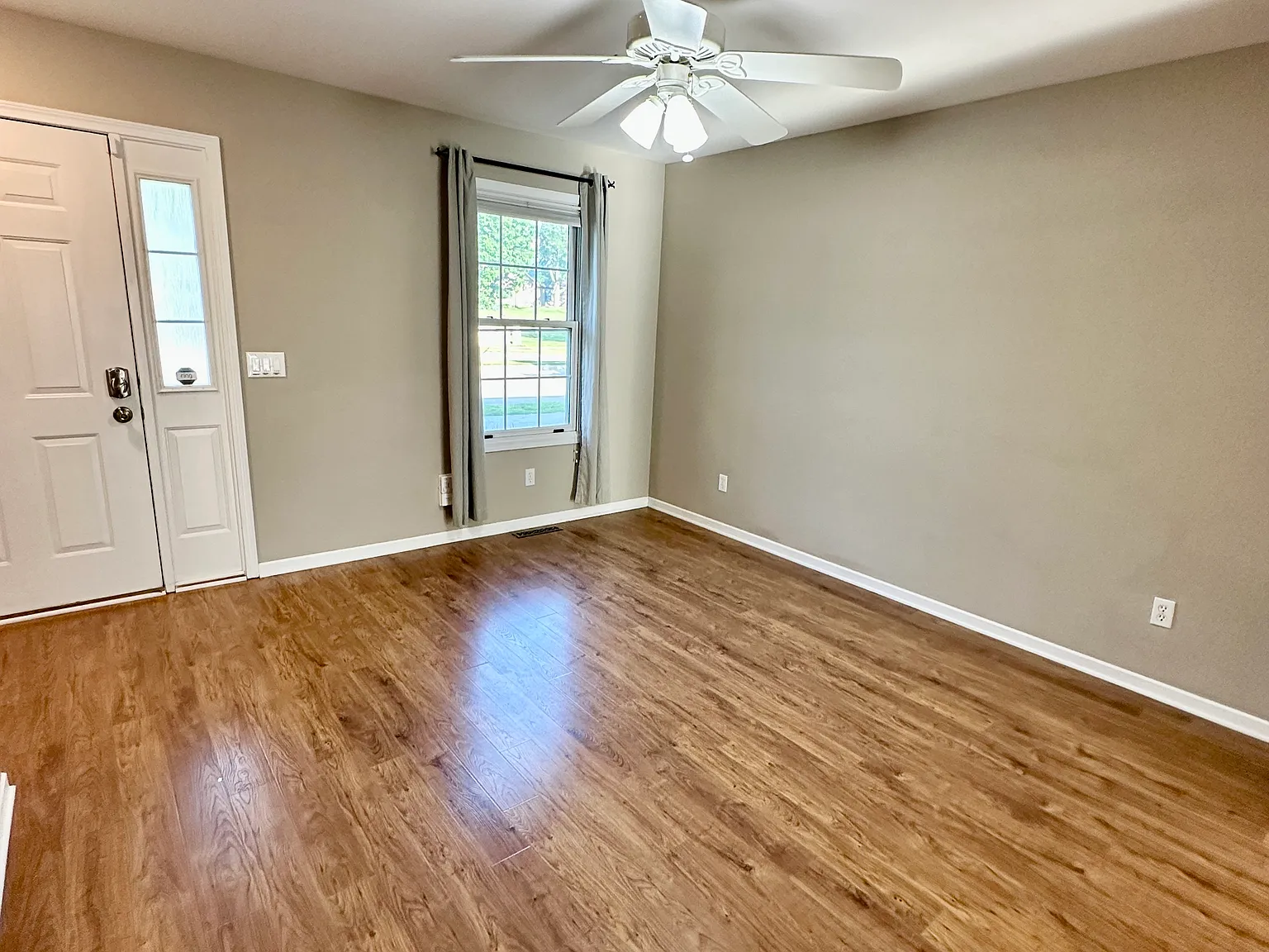 4 bed, 1987 sqft, $1,985 — Photo 4
