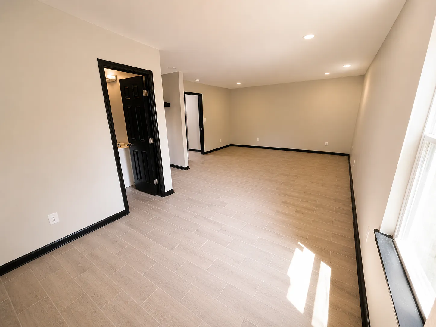 4 bed, 910 sqft, $1,550 — Photo 2