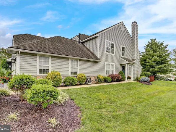 202 Hawthorne Ct N, Wyomissing, PA 19610