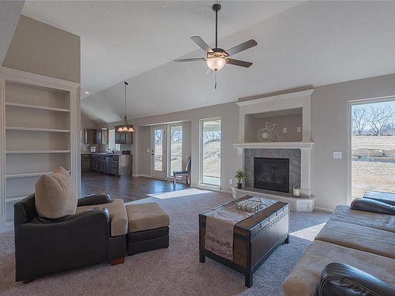 3rd image of 313 Deer Dr