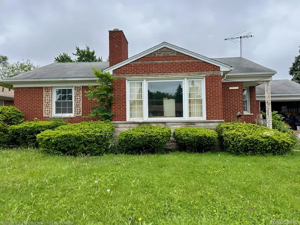 17314 Collinson Ave, Eastpointe, MI 48021
