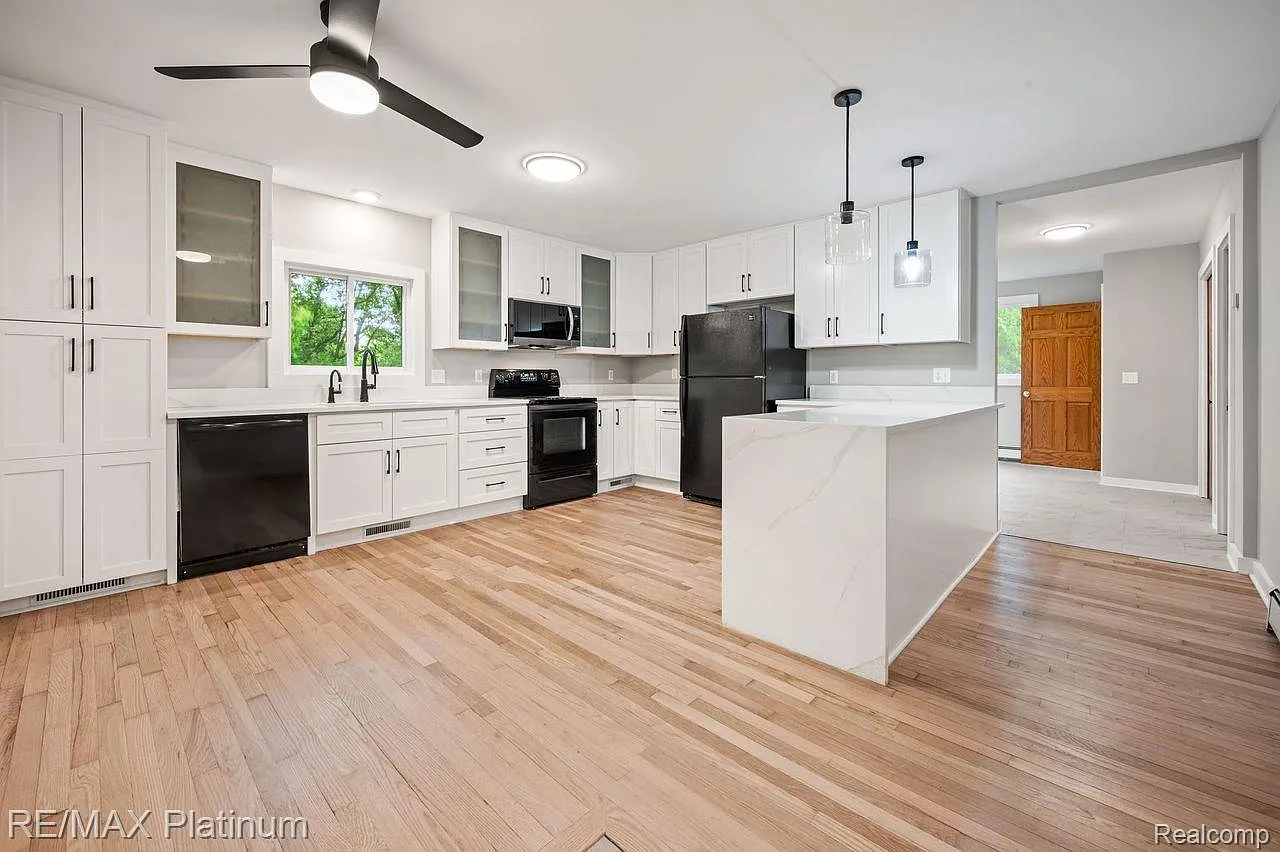 4125 N Tipsico Lake Rd photo 1
