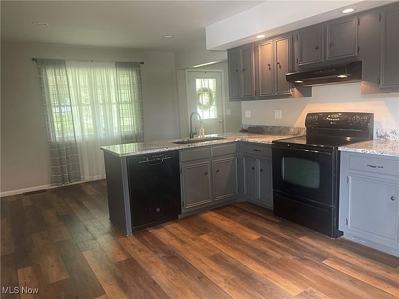 5th image of 812 W 6th St