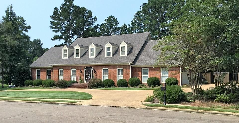 1st image of 3201 N Hill Dr