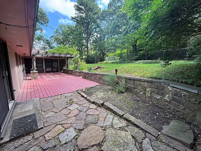 1054 N Eva Ave — Photo 17