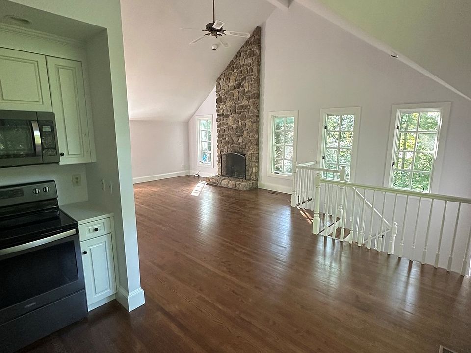 1st image of 10 Pent Rd