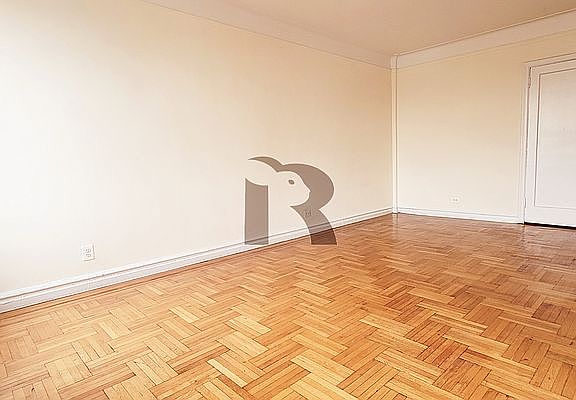4th image of 745 Lincoln Pl #B