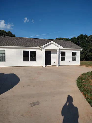 1607 N Green River Rd #B Photo 1 1607 N Green River Rd #B Photo 1