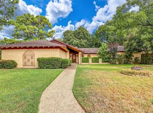 452 Hillview Dr, Hurst, TX 76054