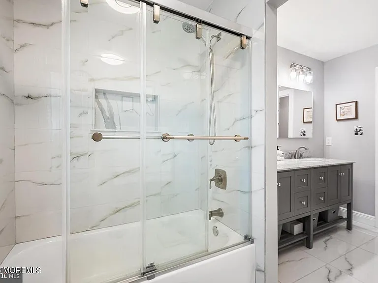 1726 Briarwood Dr — Photo 12