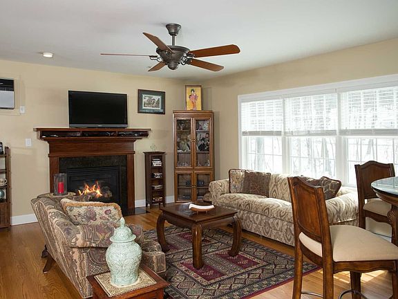 3rd image of 44 Bowe Ln