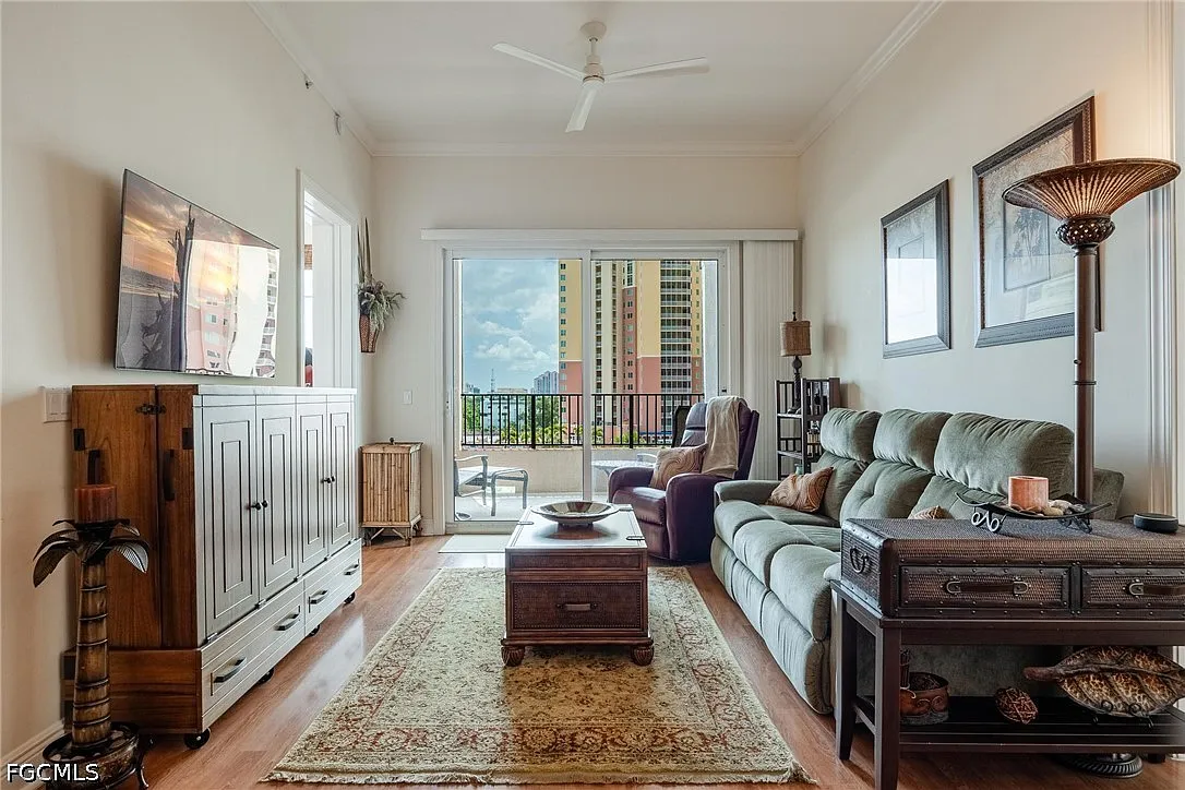 2 bed, 2.5 bath, 1003 sqft, $4,000 — Photo 3