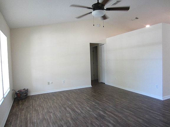 3rd image of 660 SW Pueblo Ter