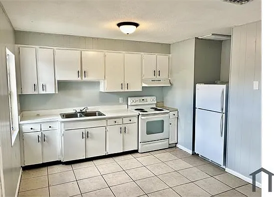 1885 N Crystal Lake Dr — Photo 3