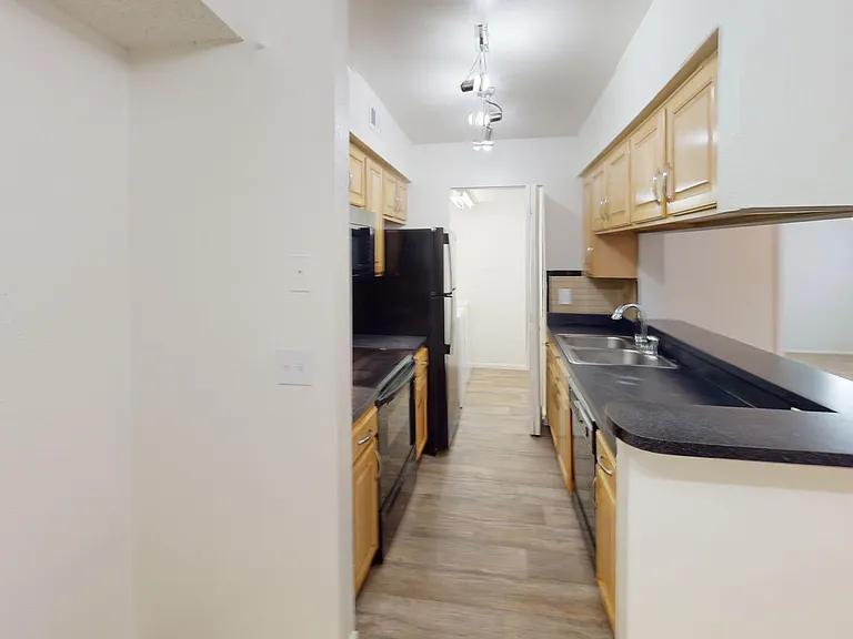 Lakewood Place — Photo 101