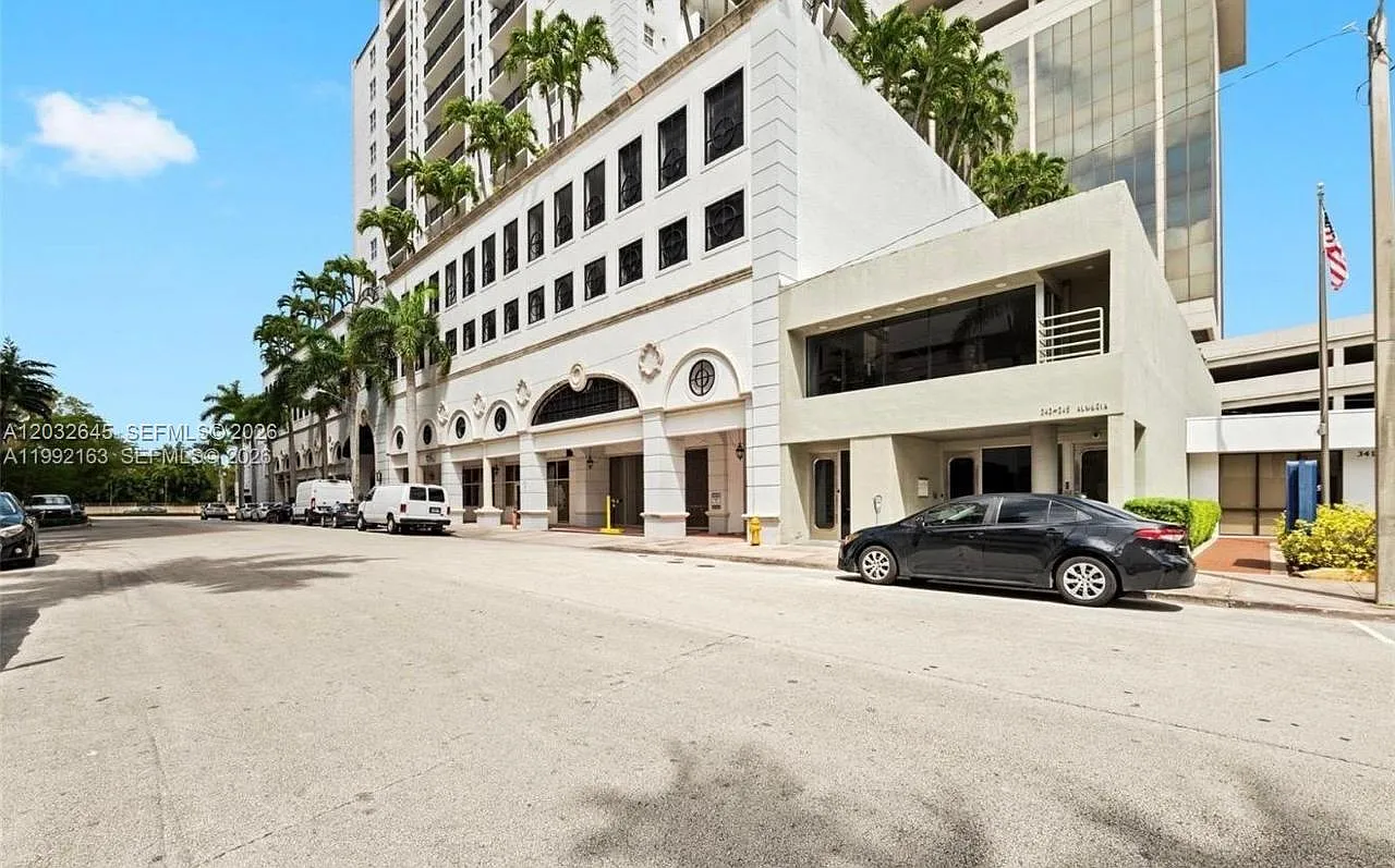 2 bed, 932 sqft, $3,500 — Photo 3