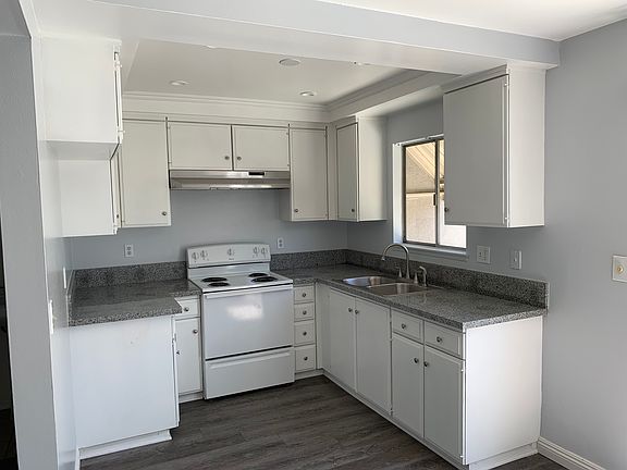 2nd image of 10408 Rutgers Ct