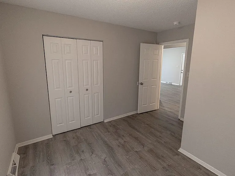 215 Wheaton Ct — Photo 12
