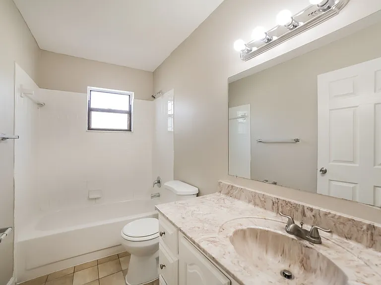 5901 Lincoln Cir W — Photo 13