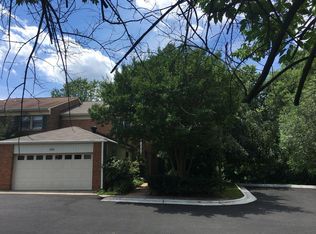 800 Hunter Ct SW, Vienna, VA 22180