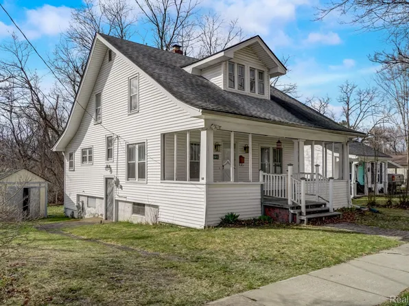 101 Michigan St, Holly, MI 48442