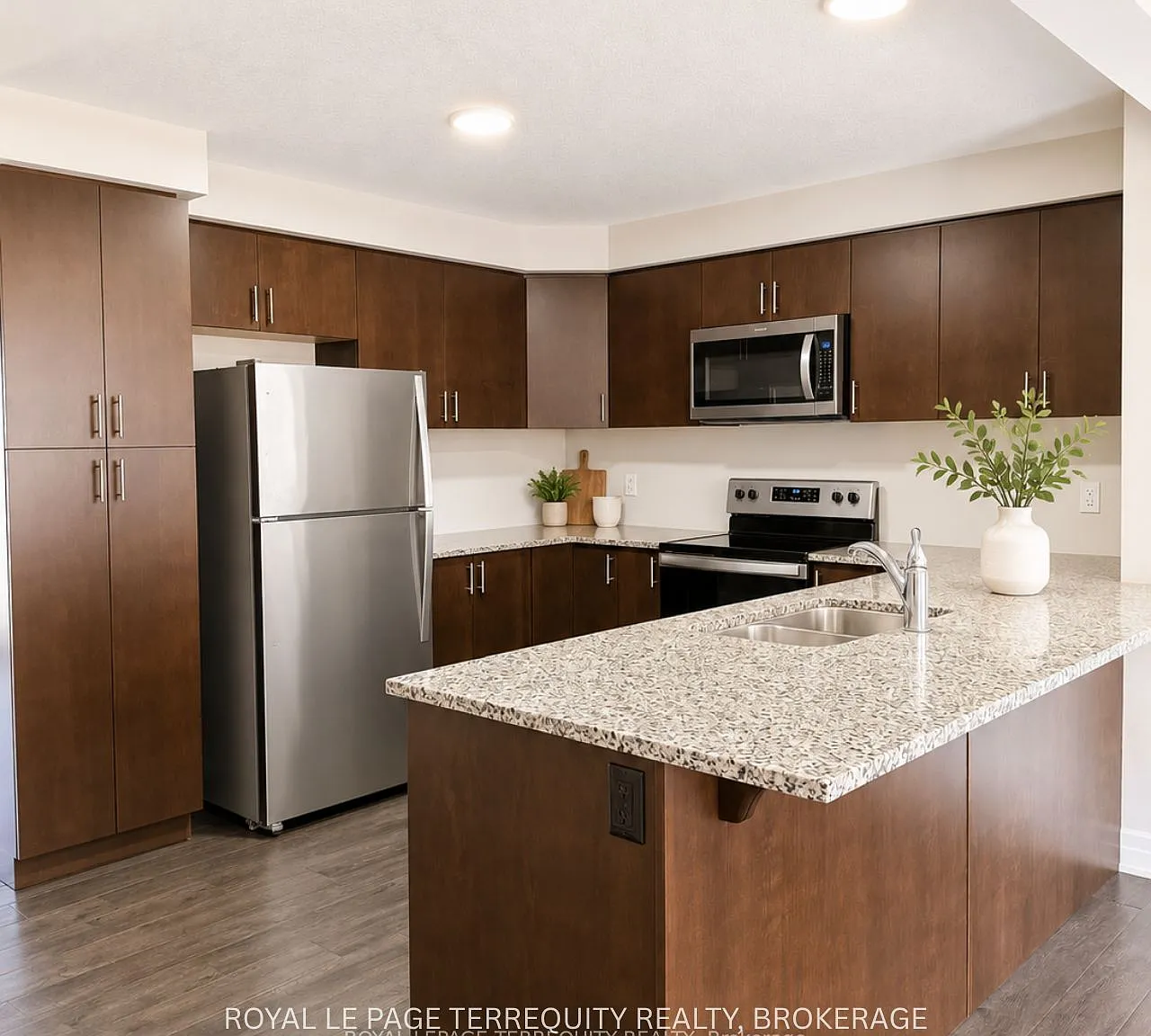 3 bed, $2,750 — Photo 2
