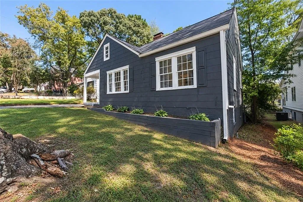 3 bed, 2.0 bath, 1430 sqft, $3,700 — Photo 3