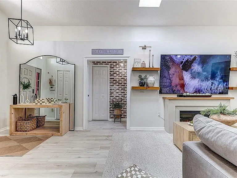 814 Brightview Dr — Photo 13