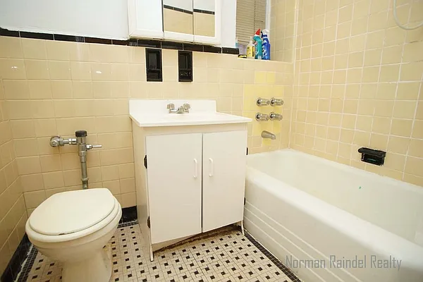 Rented by Norman Raindel, LREB | media 22