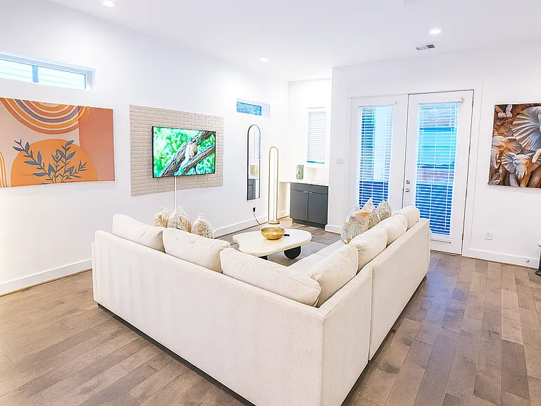 5859 Dolores St — Photo 4