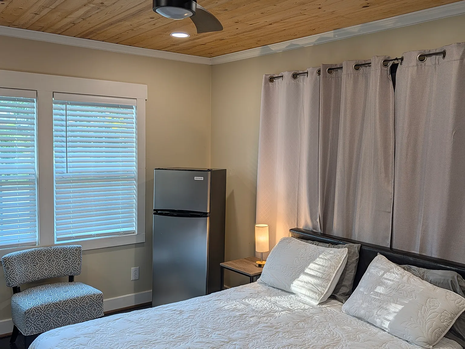 Studio, 360 sqft, $1,600 — Photo 4